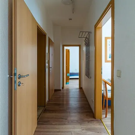 Ein Im 3-raum-apartment In Mit Gemeinschaftskueche Und -bad