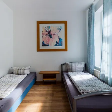 Ein Im 3-raum-apartment In Mit Gemeinschaftskueche Und -bad Kwatera prywatna