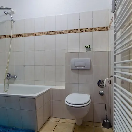 Kwatera prywatna Ein Im 3-raum-apartment In Mit Gemeinschaftskueche Und -bad *