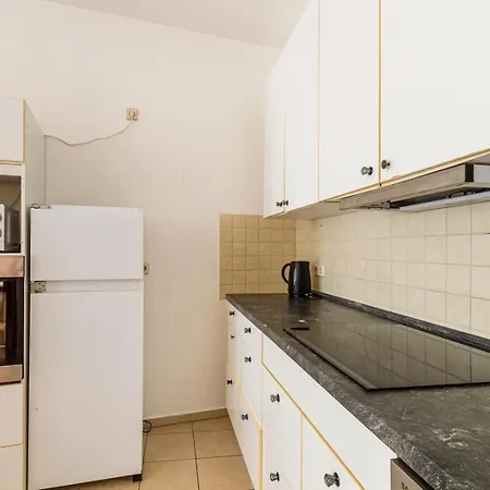 Ein Im 3-raum-apartment In Mit Gemeinschaftskueche Und -bad Kwatera prywatna Merseburg