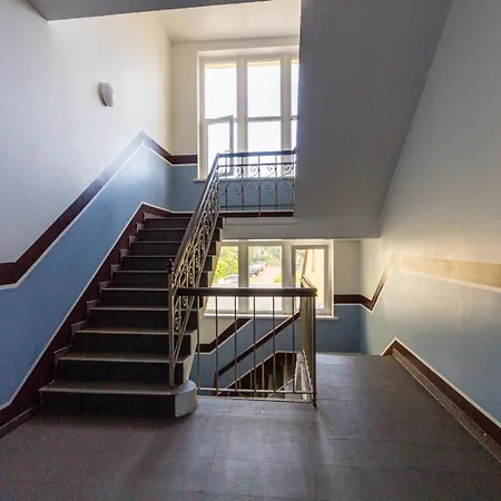 Ein Im 3-raum-apartment In Mit Gemeinschaftskueche Und -bad *